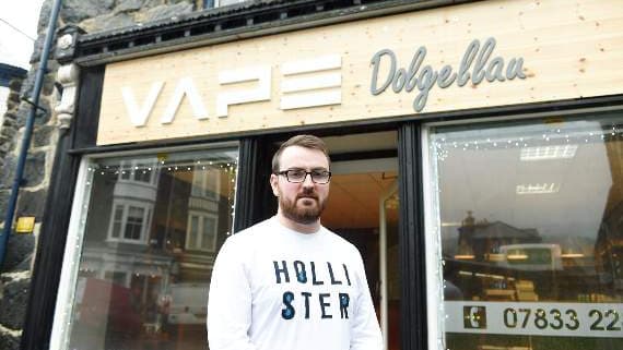 Shop owners clash over archway sign