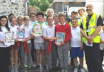 Pupils take part in anti-litter and dog fouling campaign