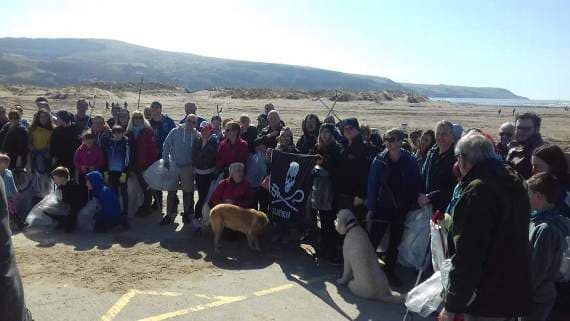 Litter pickers collect 110kg of marine waste | cambrian-news.co.uk