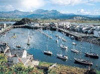 Traders look to change market day in Gwynedd town