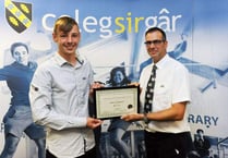 Jamie scoops top student award