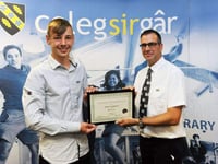Jamie scoops top student award