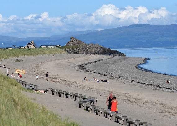 Asbestos found in Pwllheli stops Haven work but is ‘no risk to public’