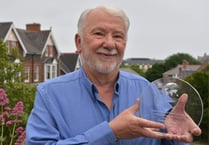 International relations expert receives prestigious award