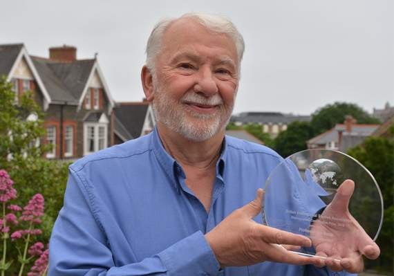 International relations expert receives prestigious award