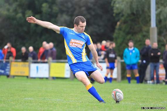 Rhodri kicks Aberaeron into next round