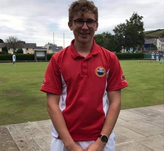 Bowlers battle for County titles