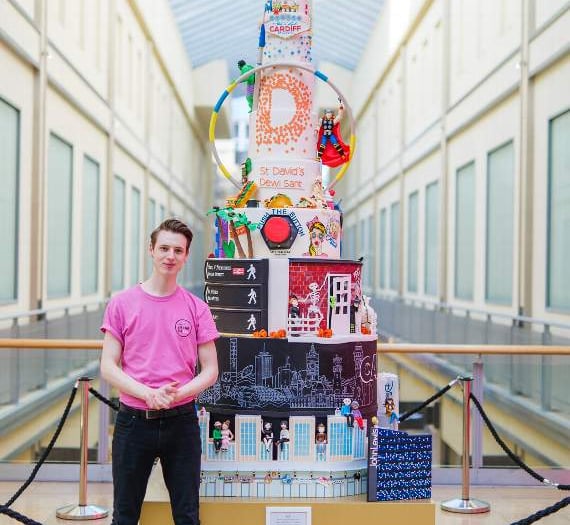 Baker crafts impressive three-metre, 10-tier cake