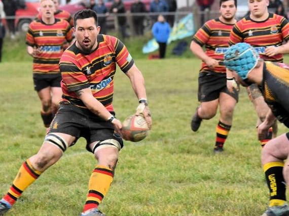 Cardigan notch back-to back wins