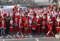 130 Santas brave a sand storm