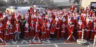130 Santas brave a sand storm