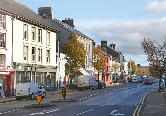 Person hospitalised after knife altercation off Mach high street