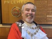 Mayor calls for support for Afghanistan refugees