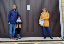 Oddfellows give £570 to Abersoch RNLI