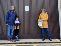 Oddfellows give £570 to Abersoch RNLI