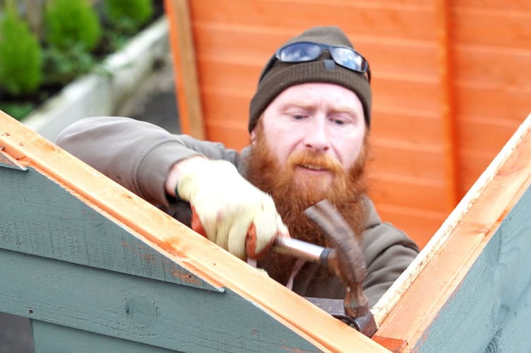 Mae Rhys Evans o’r Bala yn gallu synhwyro bargeinion
