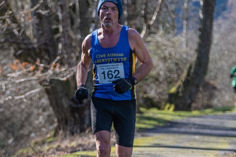Damian Sidnell was the first Aber runner home in the 10km race finishing in a time of 43:25