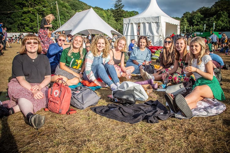 Mae trefnwyr Eisteddfod Genedlaethol Ceredigion yn chwilio am wirfoddolwyr