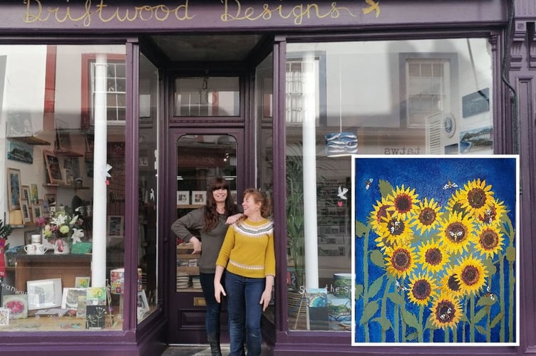 Lizzie Spikes has created a painting, Sunflowers for Ukraine, to help raise funds for the Disasters Emergency Committee Ukraine Humanitarian Appeal