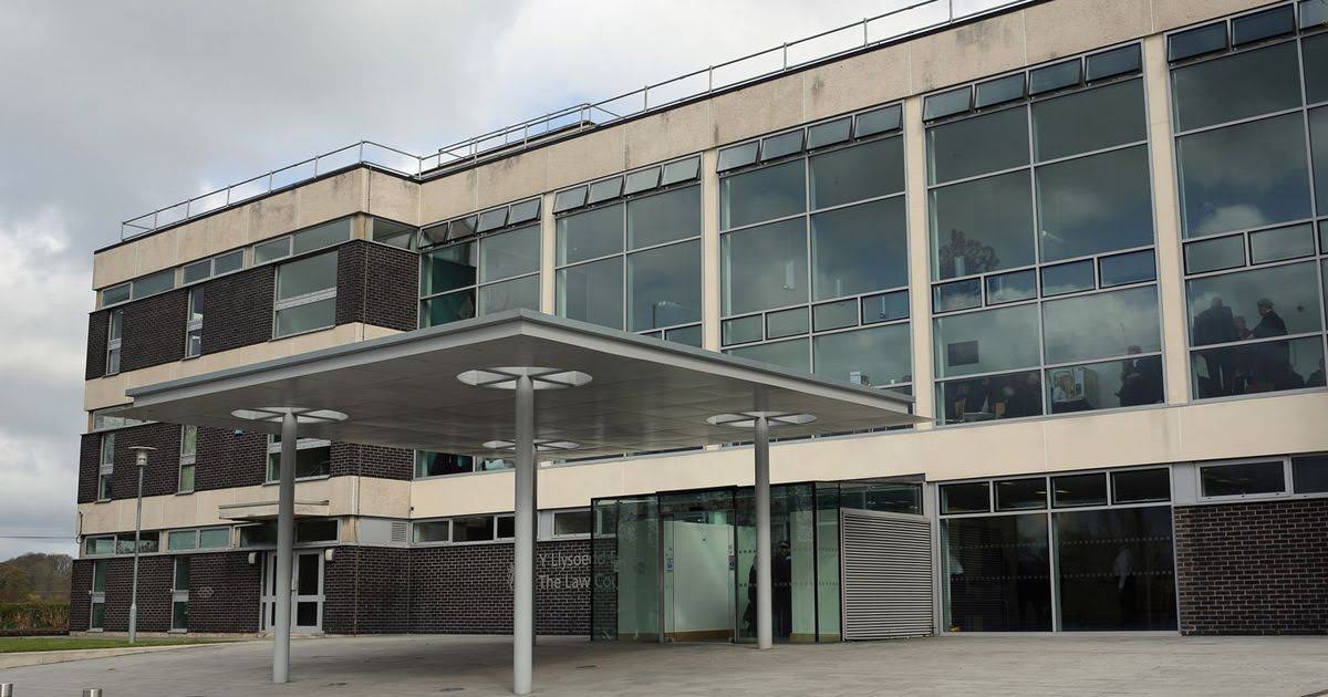 Vintage car thief admits to Rhayader doorstep robbery.