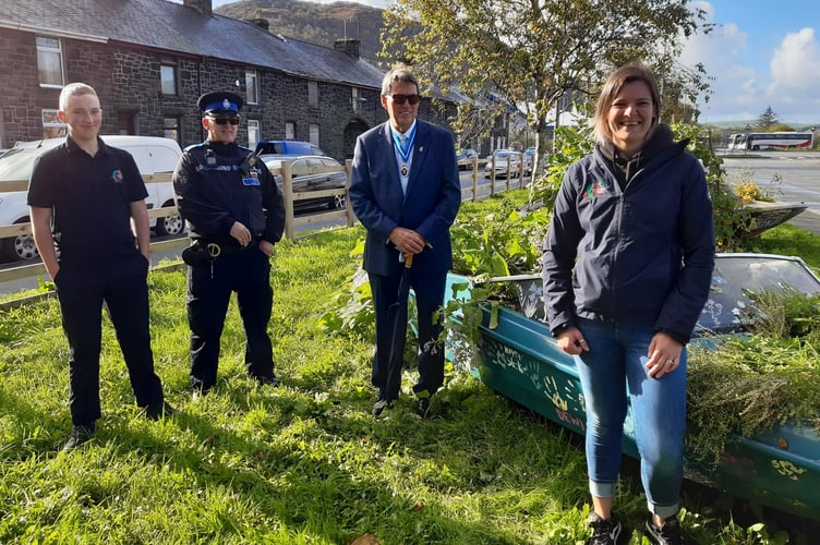 Nia Rees (right in the picture), who works for Gwynedd Council’s Youth Service in the Porthmadog area has been recognised for her work by the High Sheriff of Gwynedd