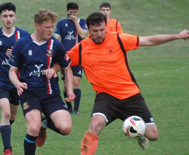 Tywyn triumph again to tighten title race