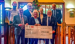 Golfers raise £7,000 for hospice charity