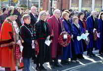 Town council to spend £1,000 on two new mayor hats