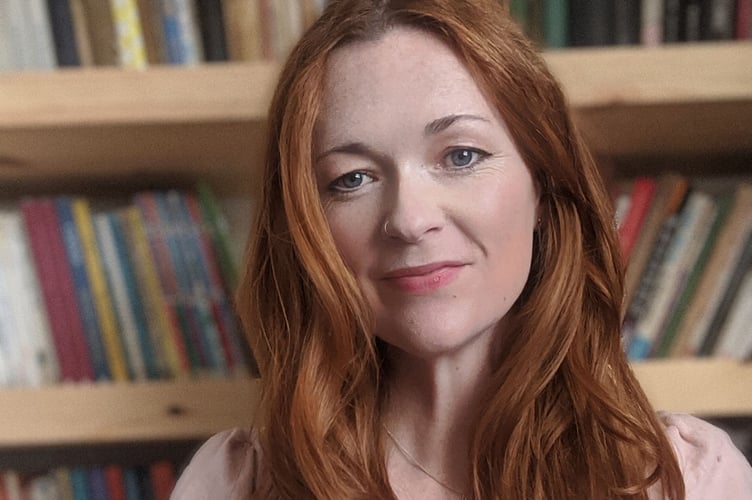Manon Steffan Ros, Mudiad Meithrin, AwDUra