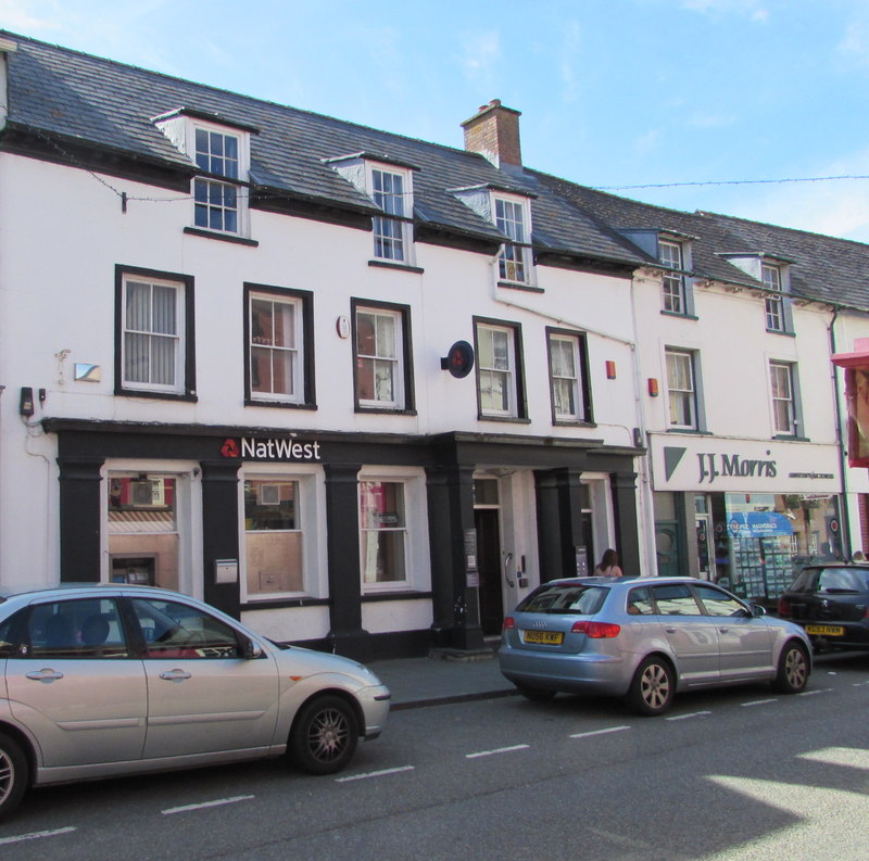 Cafe and B&B plans for former Cardigan bank given go-ahead