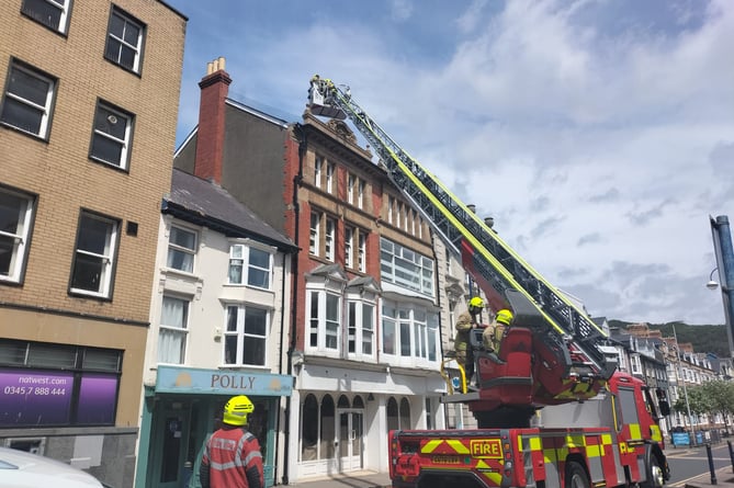 Fire Service on roof of old Lloyd’s Pharmacy, Great Darkgate Street