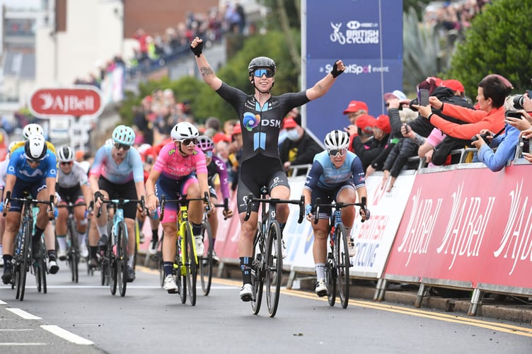 Picture by Simon Wilkinson/SWpix.com - 07/10/2021 - Cycling - AJ Bell Women's Tour of Britain - Stage Four: Shoeburyness to Southend-on-Sea, England - Lorena Wiebes of Team DSM celebrating after crossing the line of stage 4