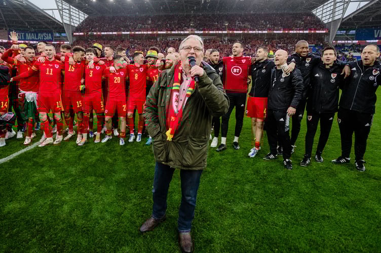 CARDIFF, WALES - 05 JUNE 2022: Wales celebrates while  Dafydd Iwan sings after beating Ukraine 1-0 to book a place at the 2022 FIFA World Cup at the Cardiff City Stadium on the 5th of June 2022. (Pic by John Smith/FAW)