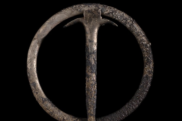 Silver Annular brooch