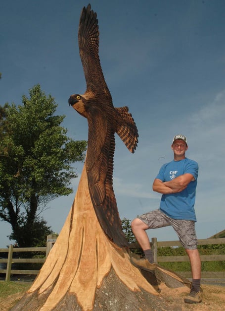 Tree sculptor Edward Parkes with the completed Osprey