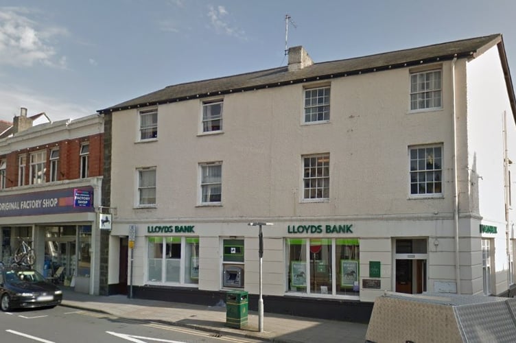 Lloyds in Pwllheli Google Maps