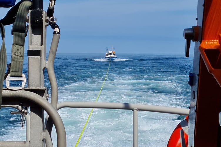 Towing a leisure craft back to shore