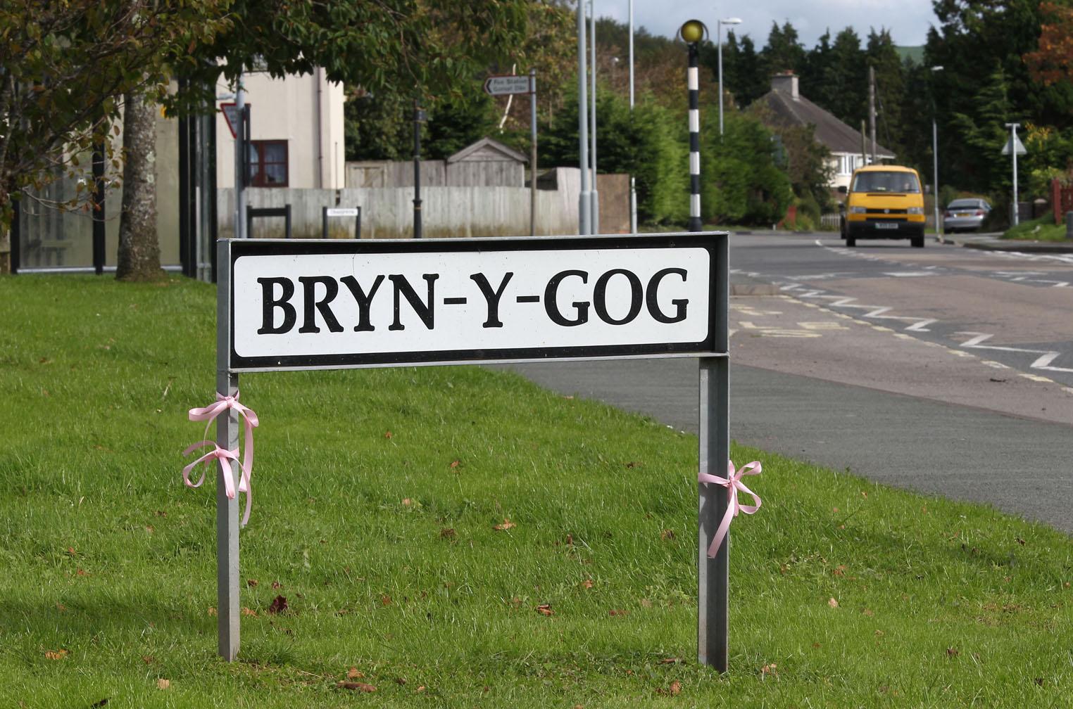 Man arrested following reports of male acting suspiciously around a child on Machynlleth estate - Vimarsana News