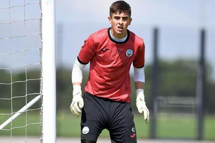 Young keeper Lewis Webb has signed on loan for Aberystwyth until January 2023