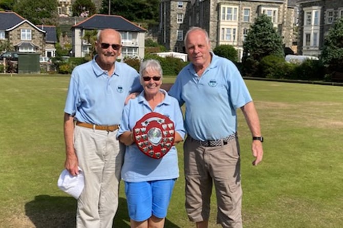 Pam Payton, Bill Gaskell Shield winner, with runner-up Patrick Martin and club president Ron Harrison
