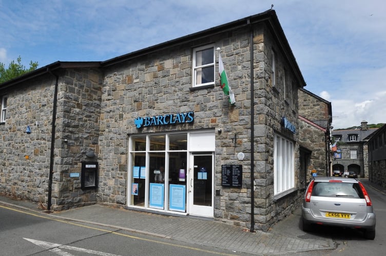 no030833 Barclays Dolgellau by Erfyl Lloyd Davies.jpg