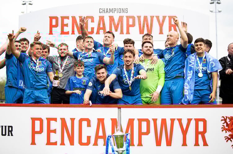 Caersws, WALES -  22nd April, 2022: 
Mold Alexandra celebrate winning the trophy.
Baglan Dragons v Mold Alexandra in the FAW Amateur Trophy Final at Caersws Recreation Ground on the 22nd April 2022. (Pic by Lewis Mitchell/FAW)