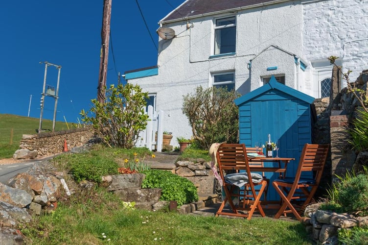 Arallt Holiday Cottage