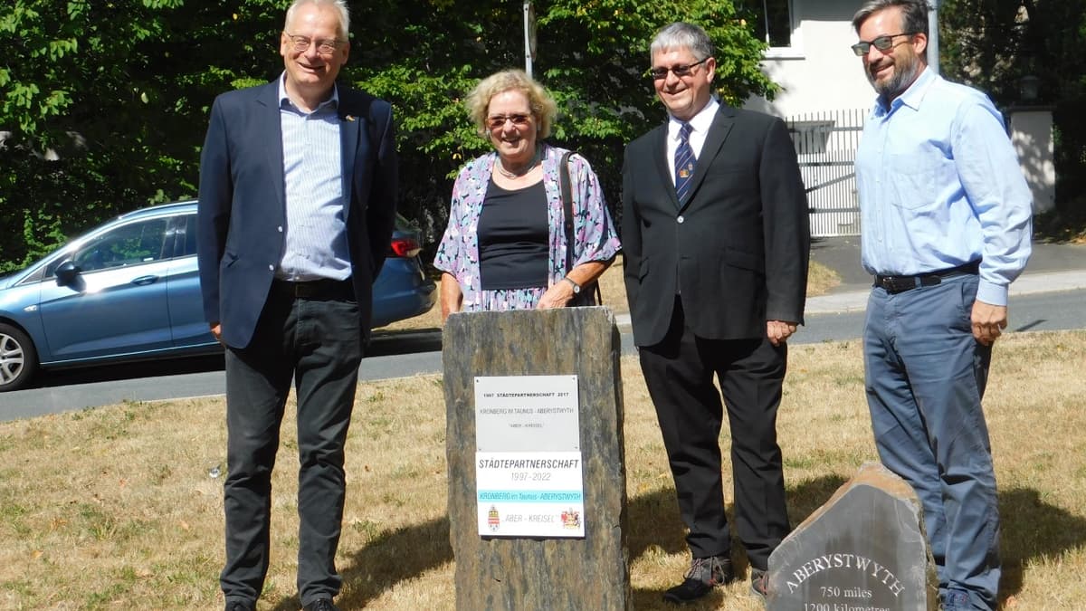 Twinned towns celebrate 25th anniversary cambriannews.co.uk