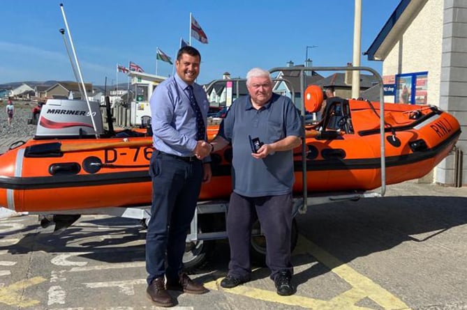 RNLI area lifesaving manager Andy Dodd presenting Ronnie’s jubilee medal