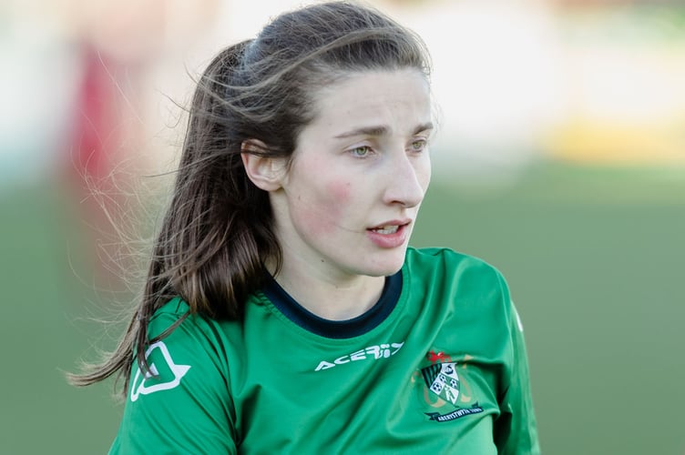 ABERYSTWYTH, WALES - 21 NOVEMBER 2021: The Genero Adran Premier league fixture between Aberystwyth Women & Pontypridd Town Women, Park Avenue Stadium, Aberystwyth, Wales, November 21st, 2021 (Pic By John Smith/FAW)