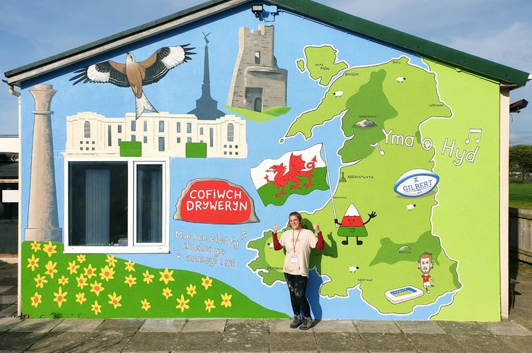 Llwyn yr Eos mural