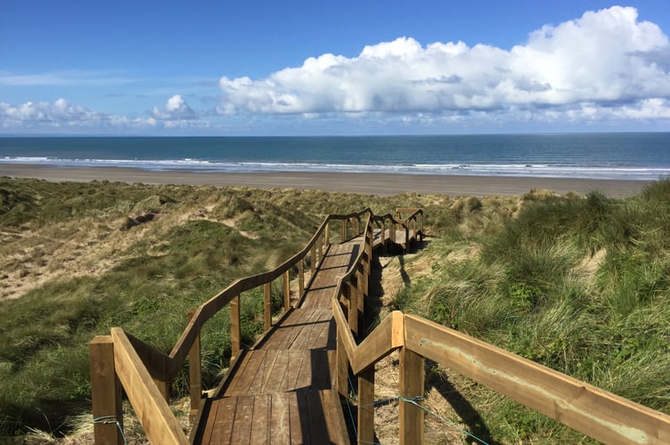 Ynyslas beach