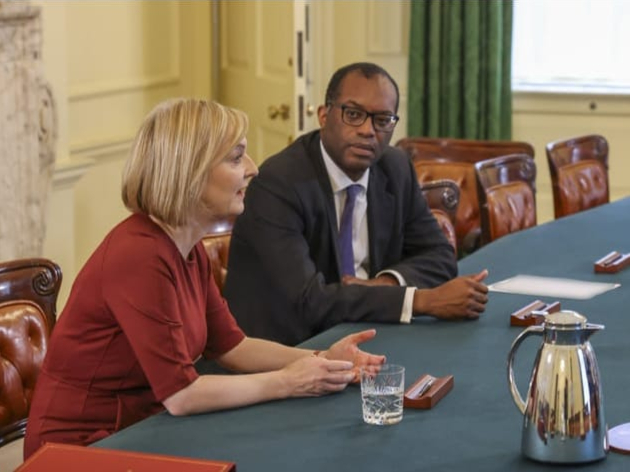 Prime Minister Liz Truss and Chancellor Kwasi Kwarteng discuss their Growth Plan ahead of a fiscal statement to the House of Commons last Friday (PHOTO: RORY ARNOLD/NO10 DOWNING STREET)