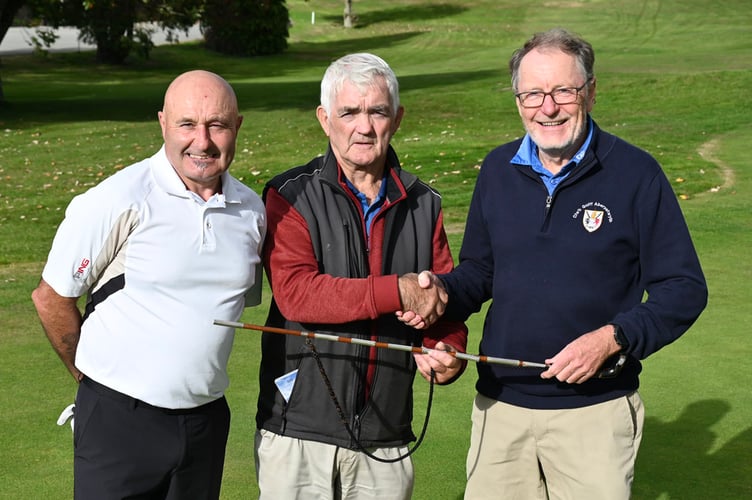 Aled Bebb presenting the President’s Putter to Clive Williams with Jeremy Edmunds. 2022